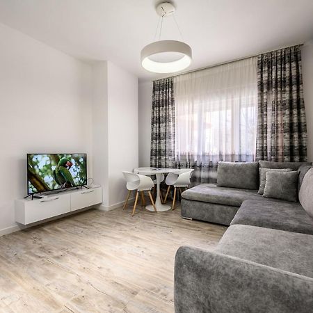Miku Apartment-City Walk 1Bd Stylish Apartment Тирана Екстериор снимка