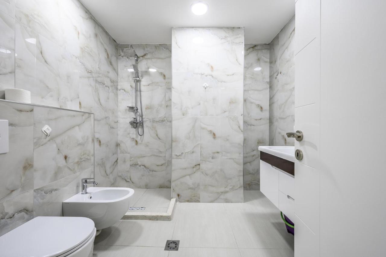 Miku Apartment-City Walk 1Bd Stylish Apartment Тирана Екстериор снимка